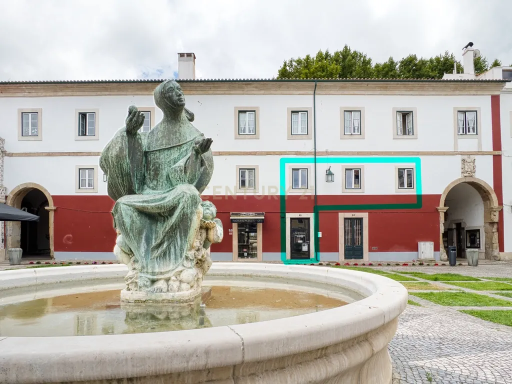 Espaço Comercial ou Habitação com História no Coração de Alcobaça - Image 1