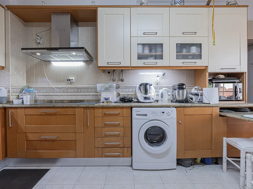 Moradia T4 com 3 Pisos + Sótão e Garagem — Famões - Image 18