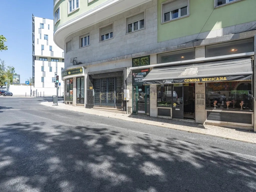 OPORTUNIDADE! ESPAÇO DE RESTAURAÇÃO MUITO BEM DECORADO E TOTALMENTE EQUIPADO EM LOCALIZAÇÃO CENTRAL DE LISBOA, GRANDE POTENCIAL PARA O SEU NEGÓCIO! - Image 33