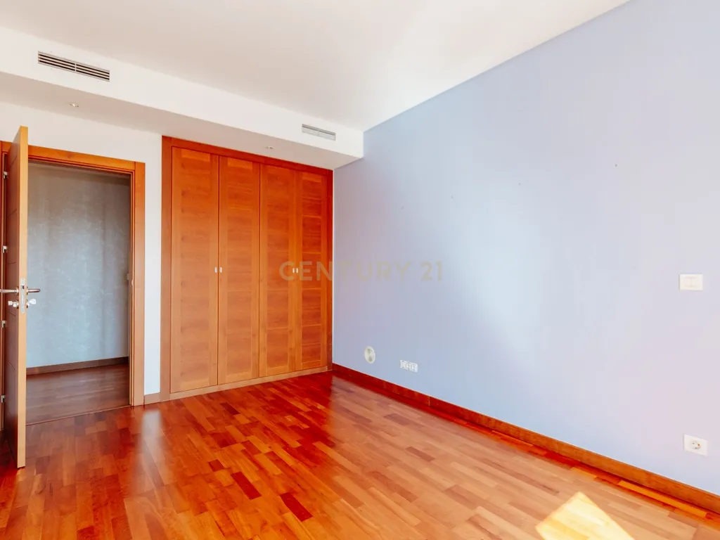 Apartamento T3 com vista da Varanda sobre o Rio Tejo nos Terraços da Ponte Sacavém - Image 16