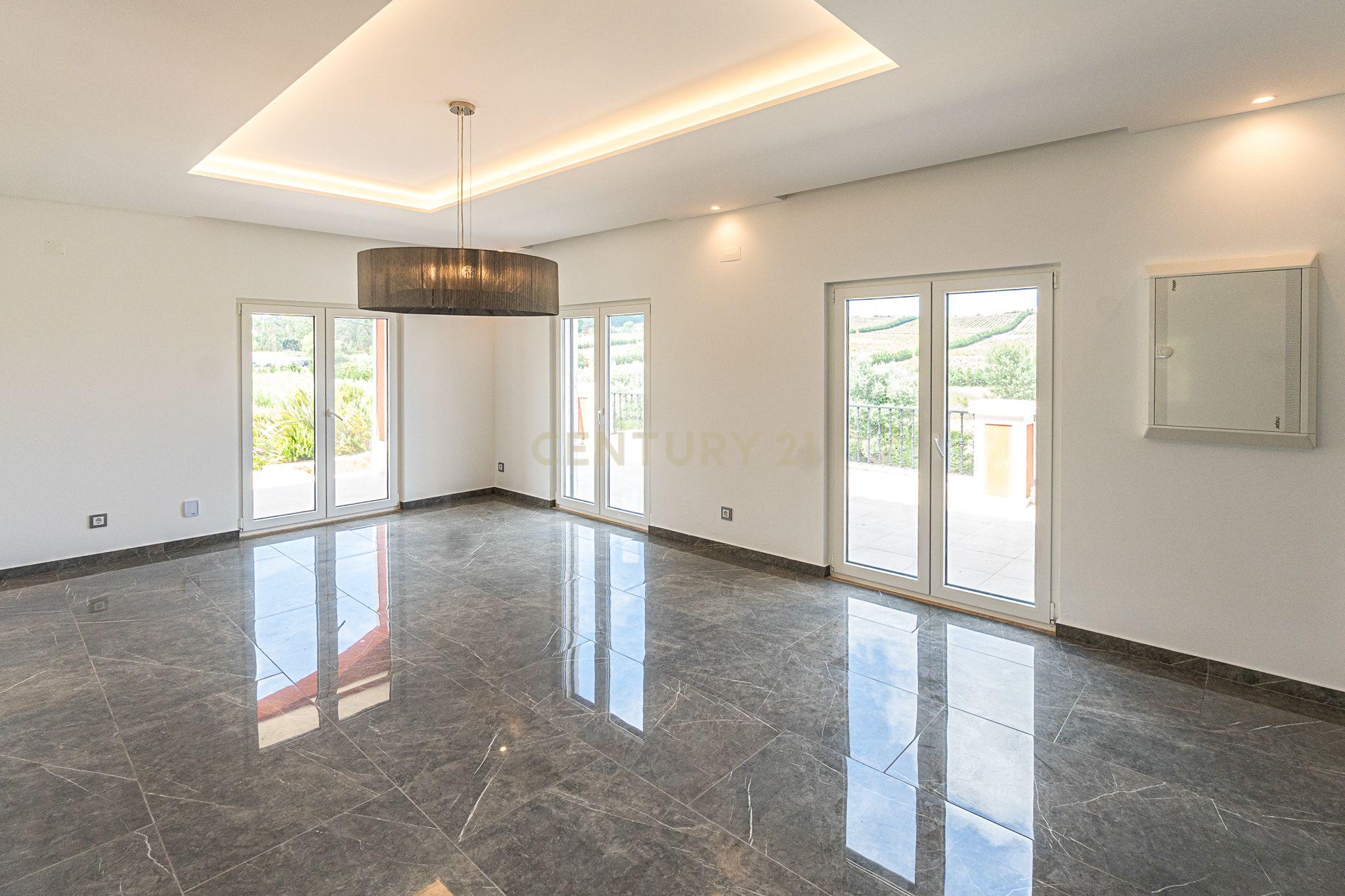 Fotografia 12 de Moradia T6 de Luxo - 924 m² - Piscina -  São Pedro da Cadeira - Nova