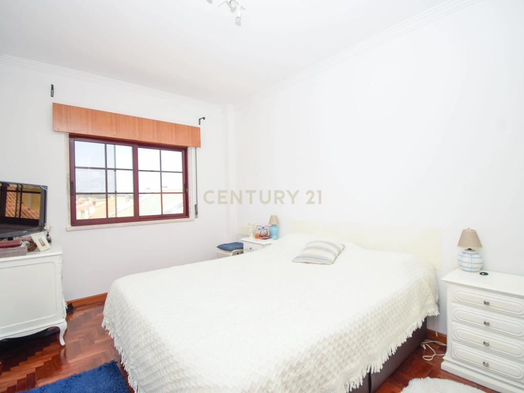 Apartamento T3, com 107 m² de área útil, estúdio musical com 40 m² e garagem fechada , varanda e arrecadação - Image 14