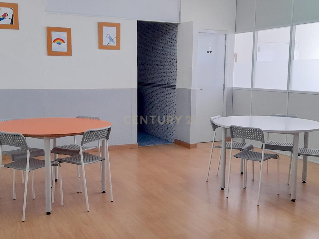 Grandioso Centro de Estudos em pleno funcionamento com diversos serviços no concelho de Matosinhos, Porto - Image 17