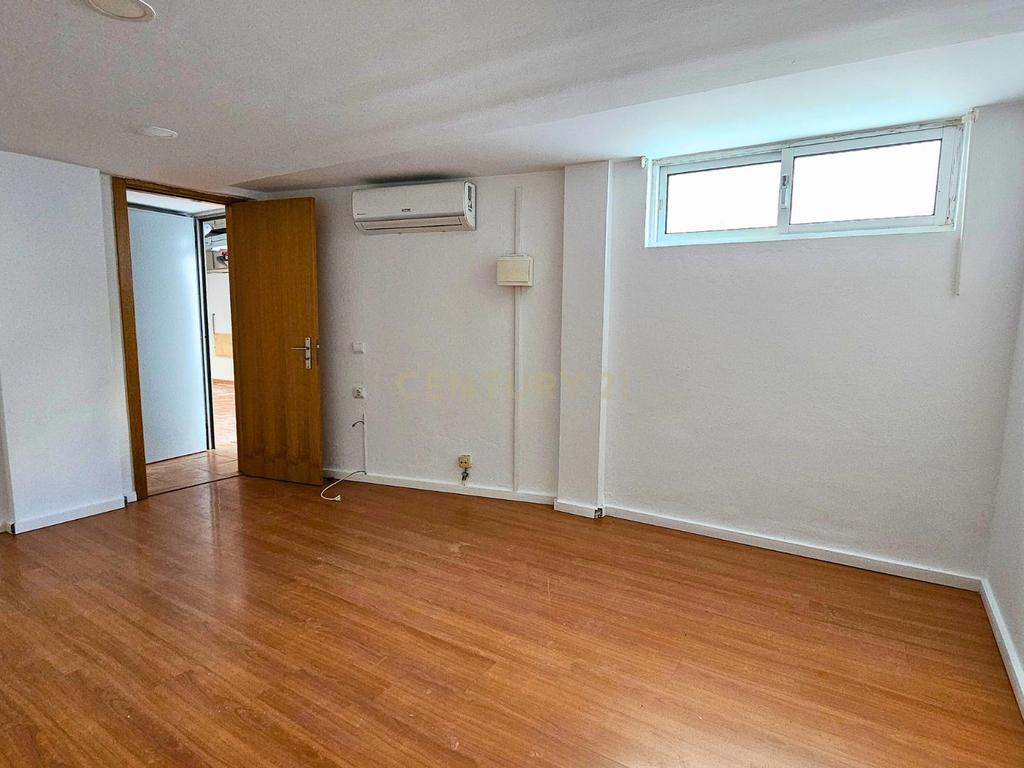 Moradia T4 em Oeiras para arrendar com garagem e terraço - Image 32