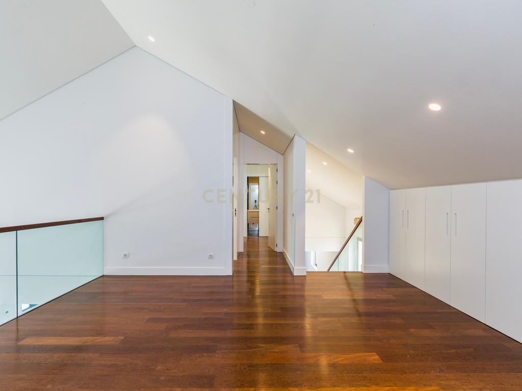 T2 Duplex | Moagem Heritage | Edifício Único e Icónico | Coração de Leiria - Image 24