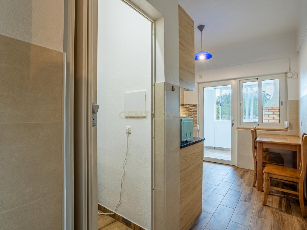 Apartamento T2 na Nazaré - Totalmente Remodelado com Vista Mar - Image 22