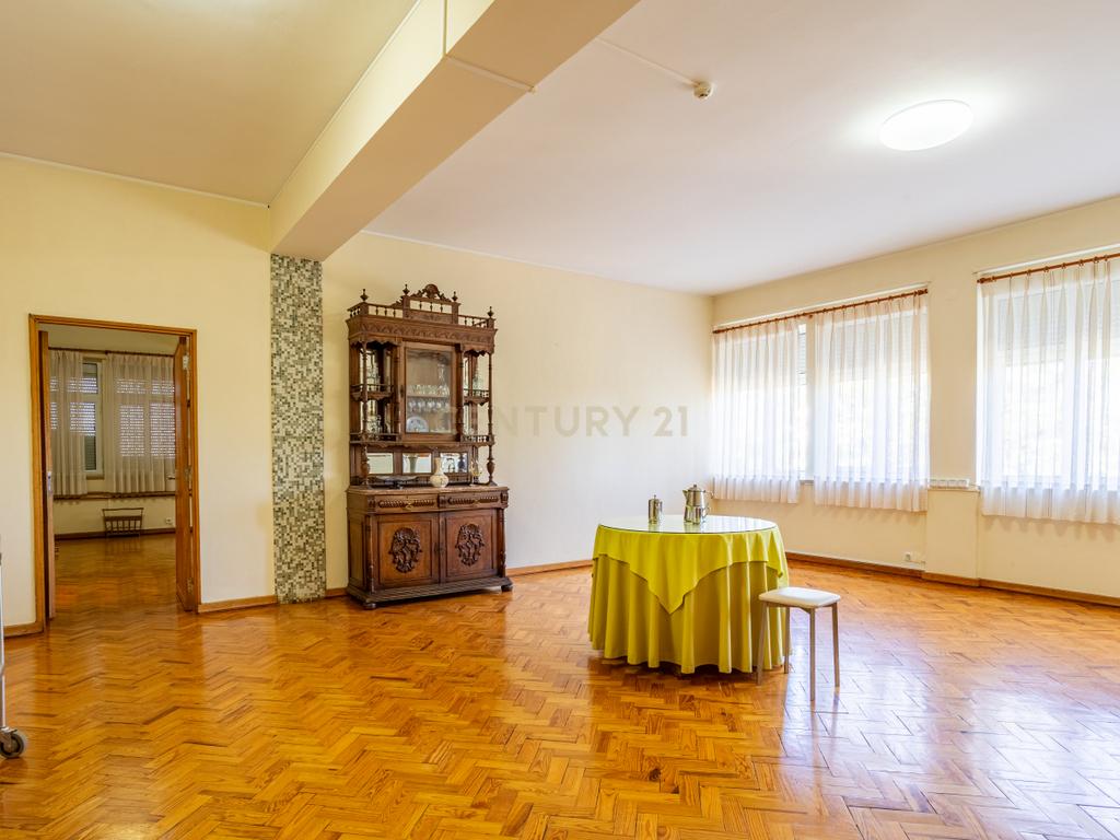 Prédio no Centro de Portalegre para investimento - Image 15