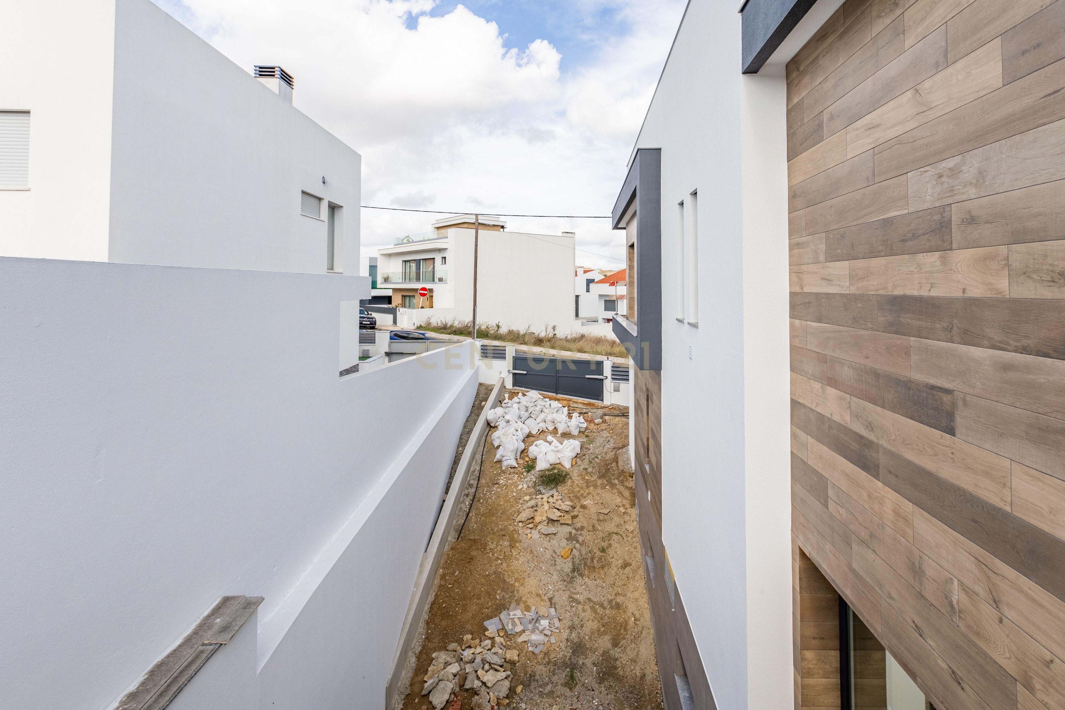 Moradia de luxo V5 no Bairro do Barreiro, Santa Iria da Azóia - Image 25