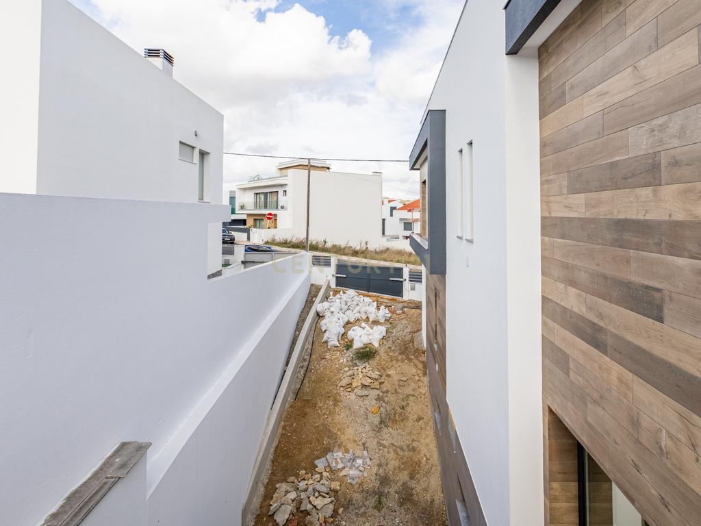 Moradia de luxo V5 no Bairro do Barreiro, Santa Iria da Azóia - Image 25