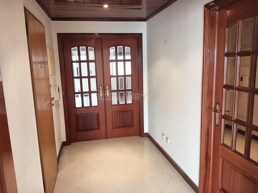 T3 com Suite/Garagem e Arrecadação - Vialonga - Image 26