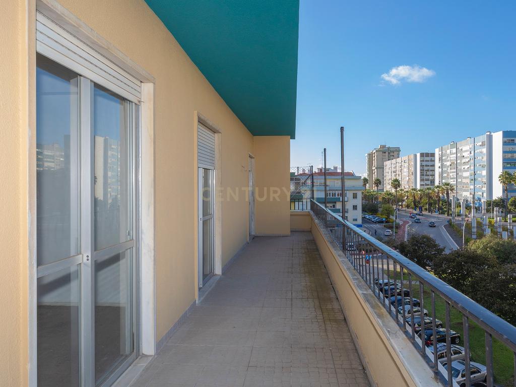 Apartamento T6 | Último Andar | 226m² | Quinta das Palmeiras, Oeiras - Image 13