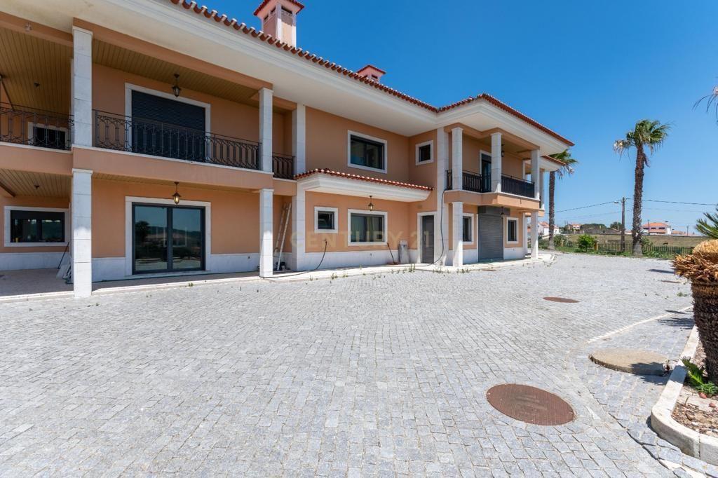 Moradia T8 de grande dimensão em S. João dos Montes, Vila Franca de Xira - Image 5