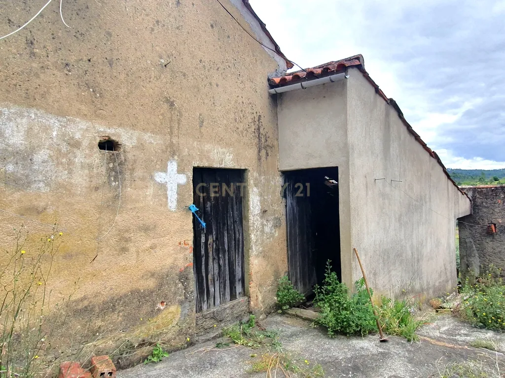 Moradia c/ Terreno e Anexos - Image 26