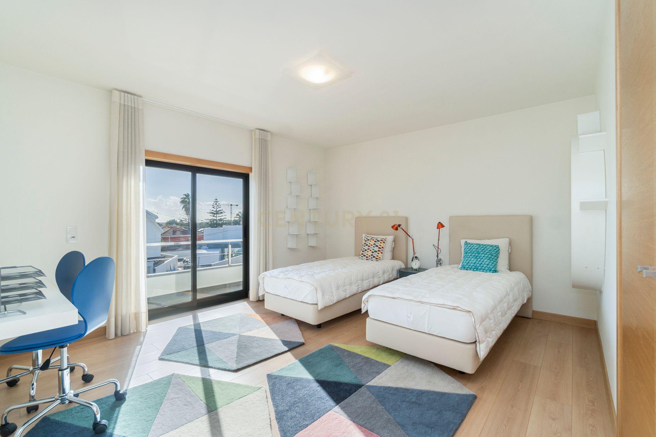 🏡 Luxo em Cada Detalhe: Moradia Exclusiva em Birre, Cascais - Image 26