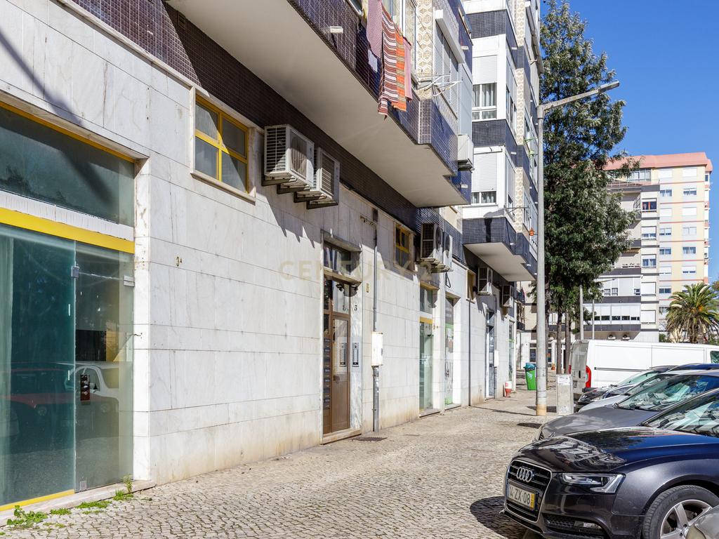 Loja para investimento em Odivelas - Image 27