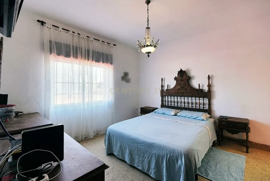 Prédio Misto em 4 estradas, Quarteira , Algarve com renda atual e potencial de otimização - Image 13