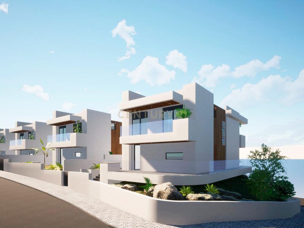 WEST RESIDENCES - IMÓVEL DE LUXO - Moradia Isolada T3 , Piscina/Jardim/Garagem Box para 3 viaturas - Image 1
