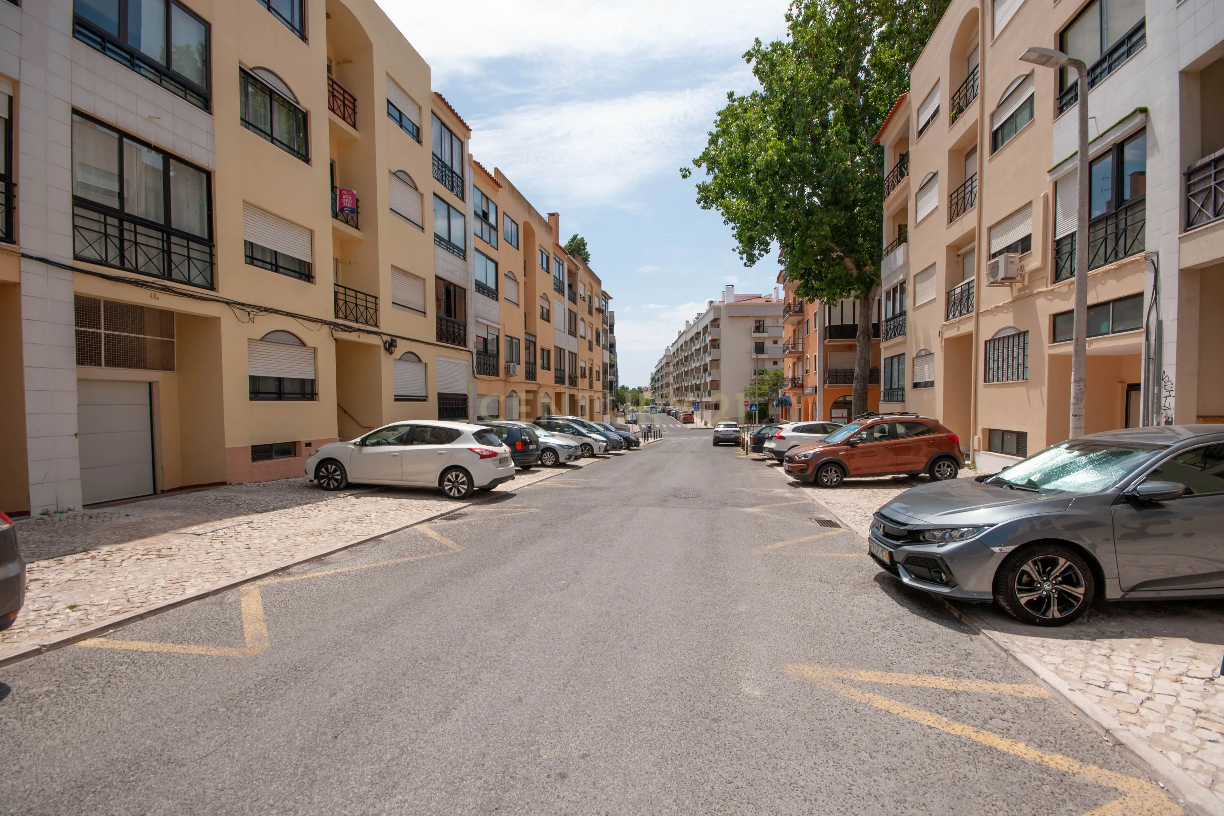 Fotografia 7 de T2+1 Duplex com Garagem em Carcavelos
