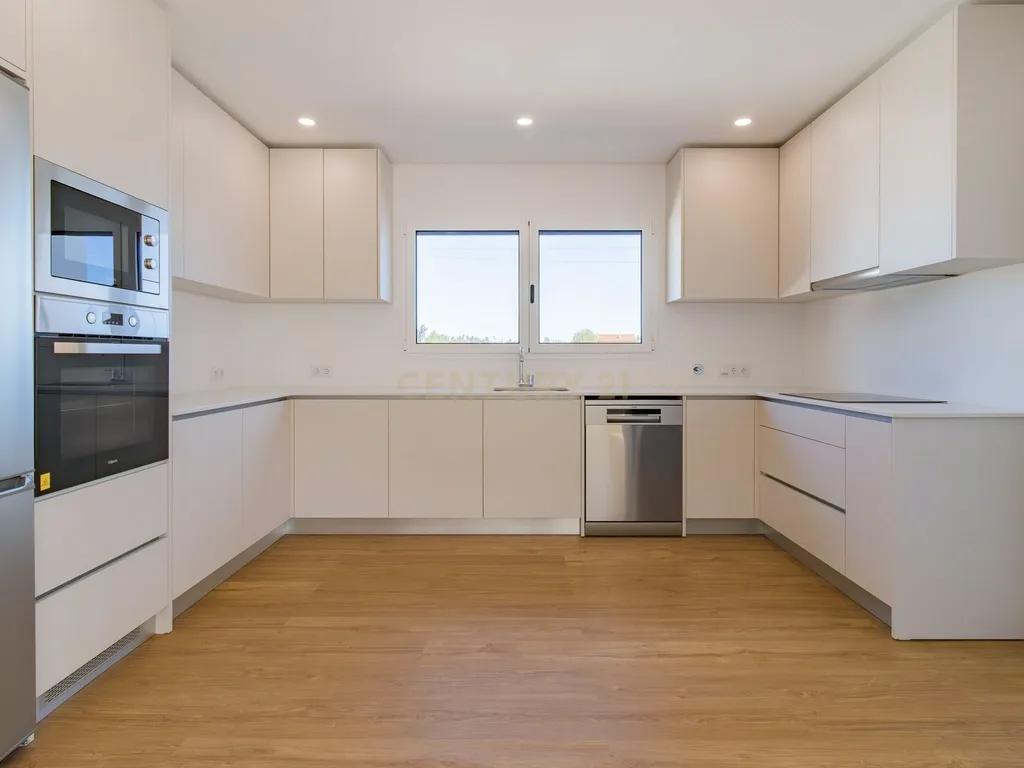 Excelente Moradia T3 Térrea NOVA - Image 7