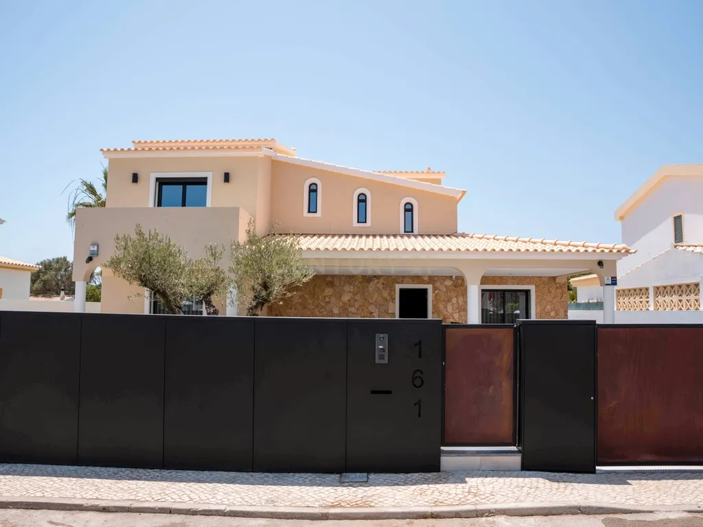CASA DE LUXO NA PRAIA DA GALÉ · ALGARVE , onde o luxo encontra o mar. - Image 25