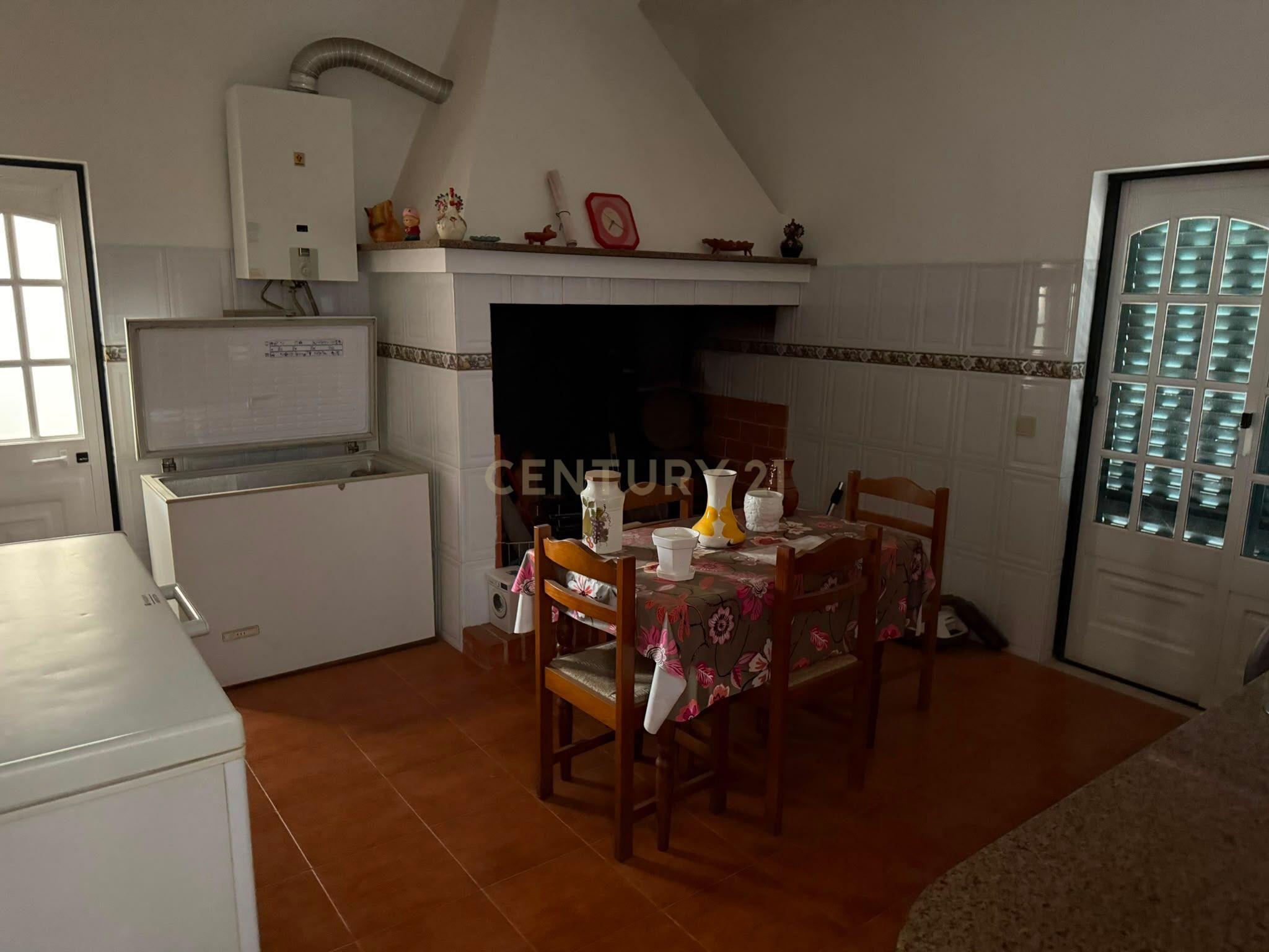 Fotografia 3 de Moradia com 5 QUARTOS. 283 M² DE CASA. 13.338 M² DE TERRENO