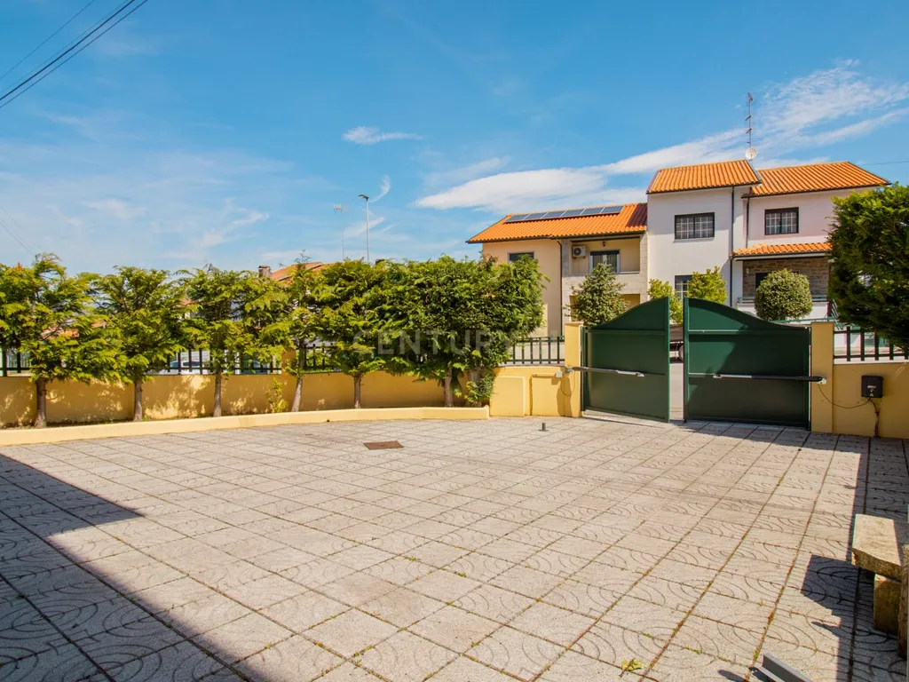 Fantástica Moradia T5 no Vale Churido, Bragança - Image 35