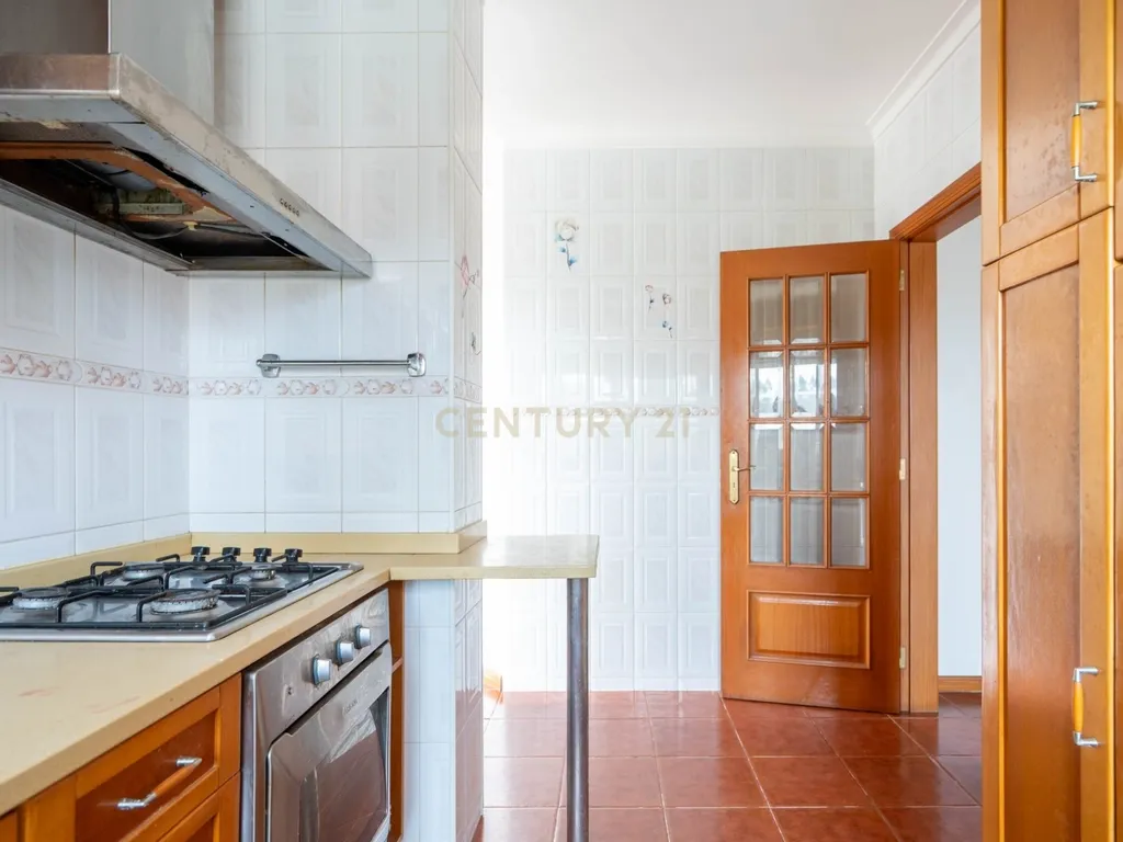 Moradia T5 - C/ terreno - Excelente estado - Image 8