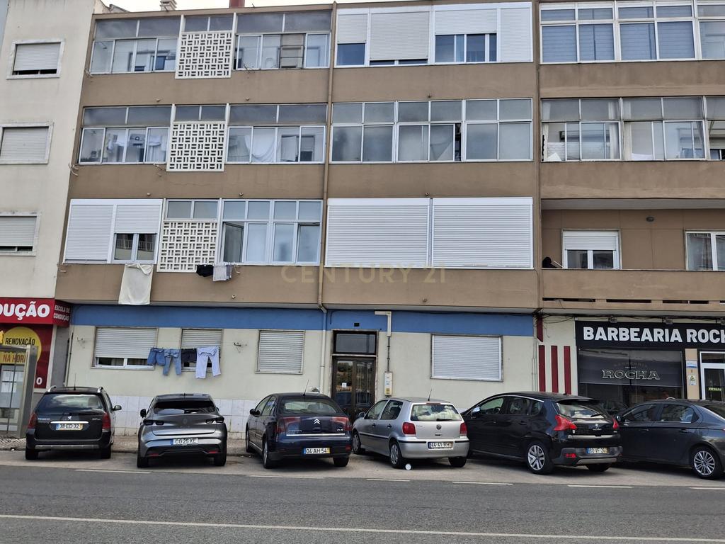 Apartamento Renovado em Seixal, Ideal para o Seu Novo Lar - Image 14