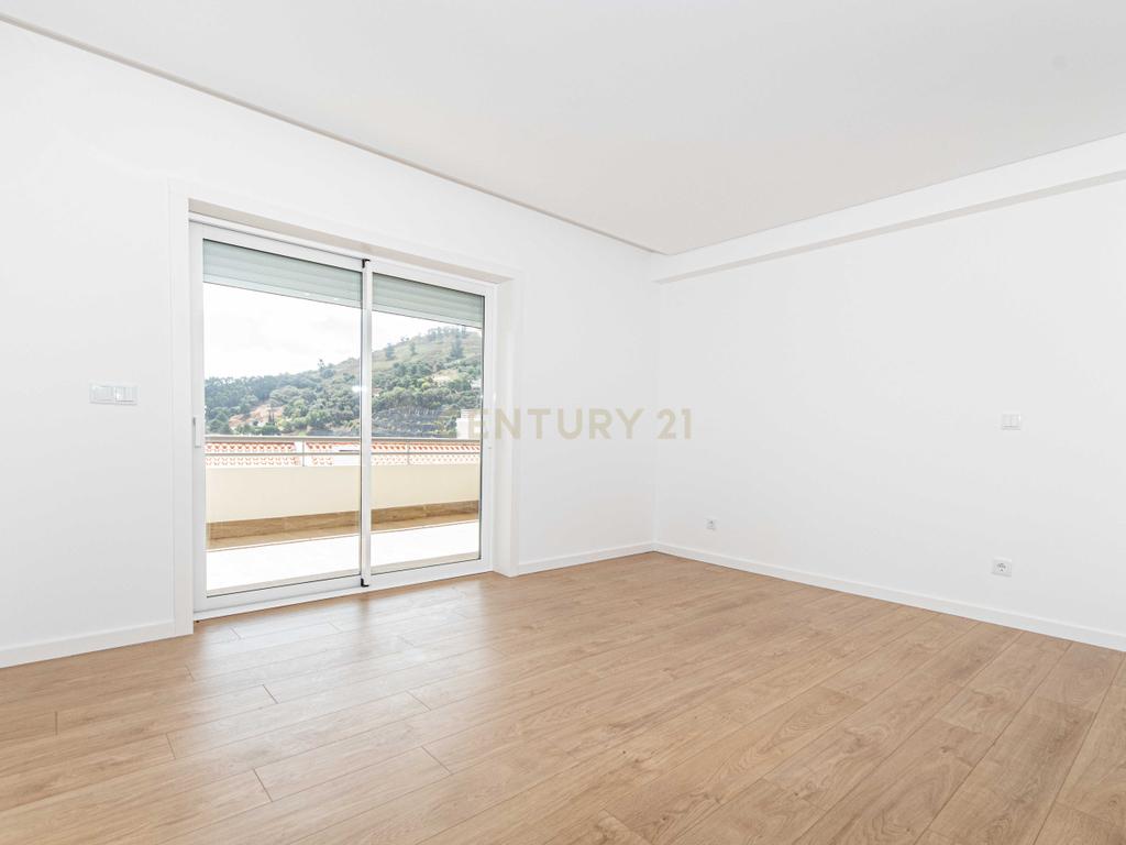 Apartamento Novo T2, com varandas, garagem e arrecadação em Mafra - Image 2