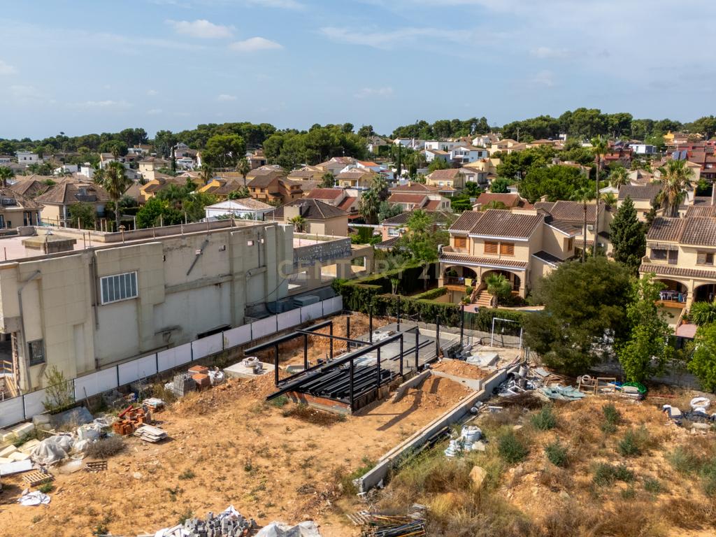Obras inacabadas em andamento em La Cañada, Paterna - Image 2