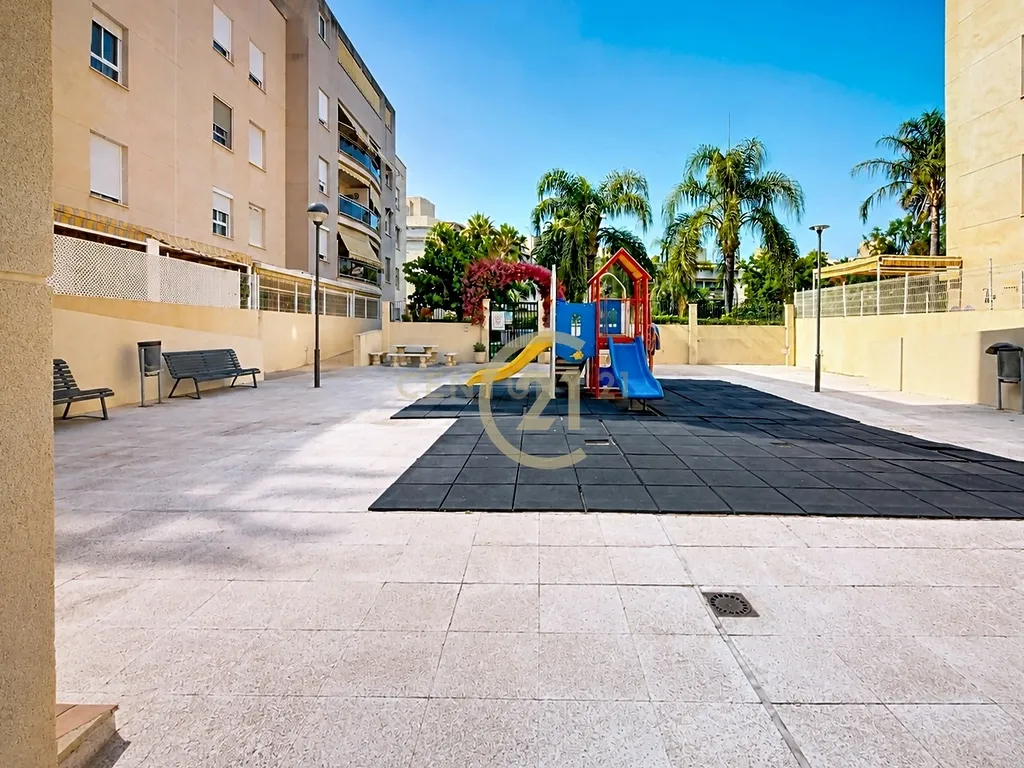 Cobertura de 5 Quartos com Terraço e Churrasqueira: Ideal para Família Numerosa ou Segregação em 2 Habitações! - Image 47