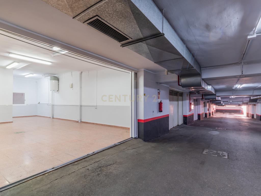 Chalet adosado con jardín en calle Unicornio, Aravaca - Image 38