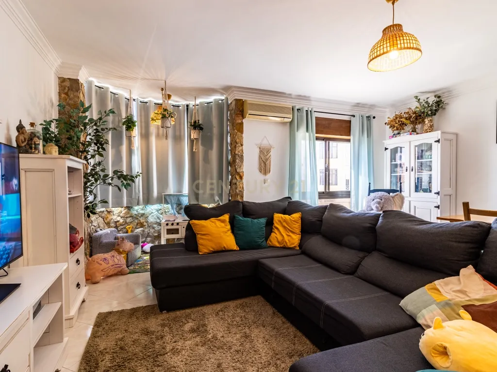 Apartamento T3 Espaçoso e Luminoso em Zona Tranquila de Sesimbra - Image 7