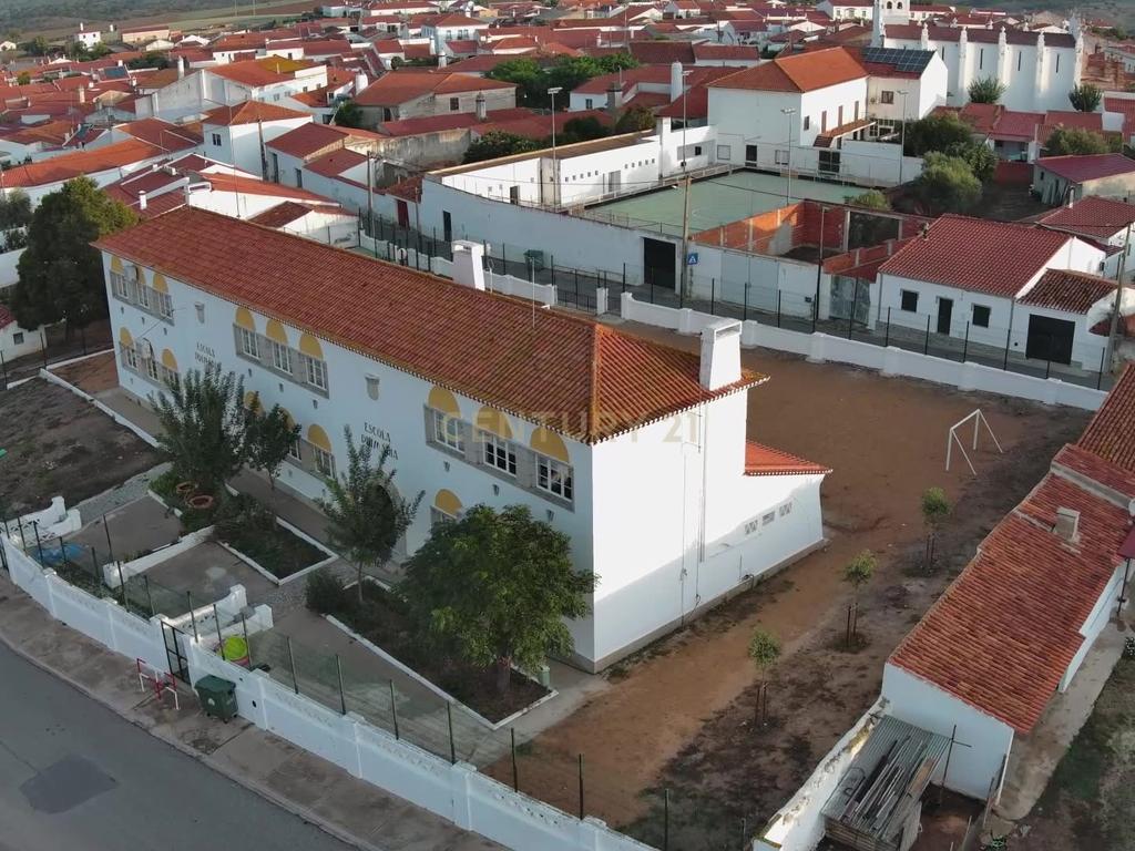 Oportunidade em Safara – Moradia para reconstruir com projeto incluído - Image 12