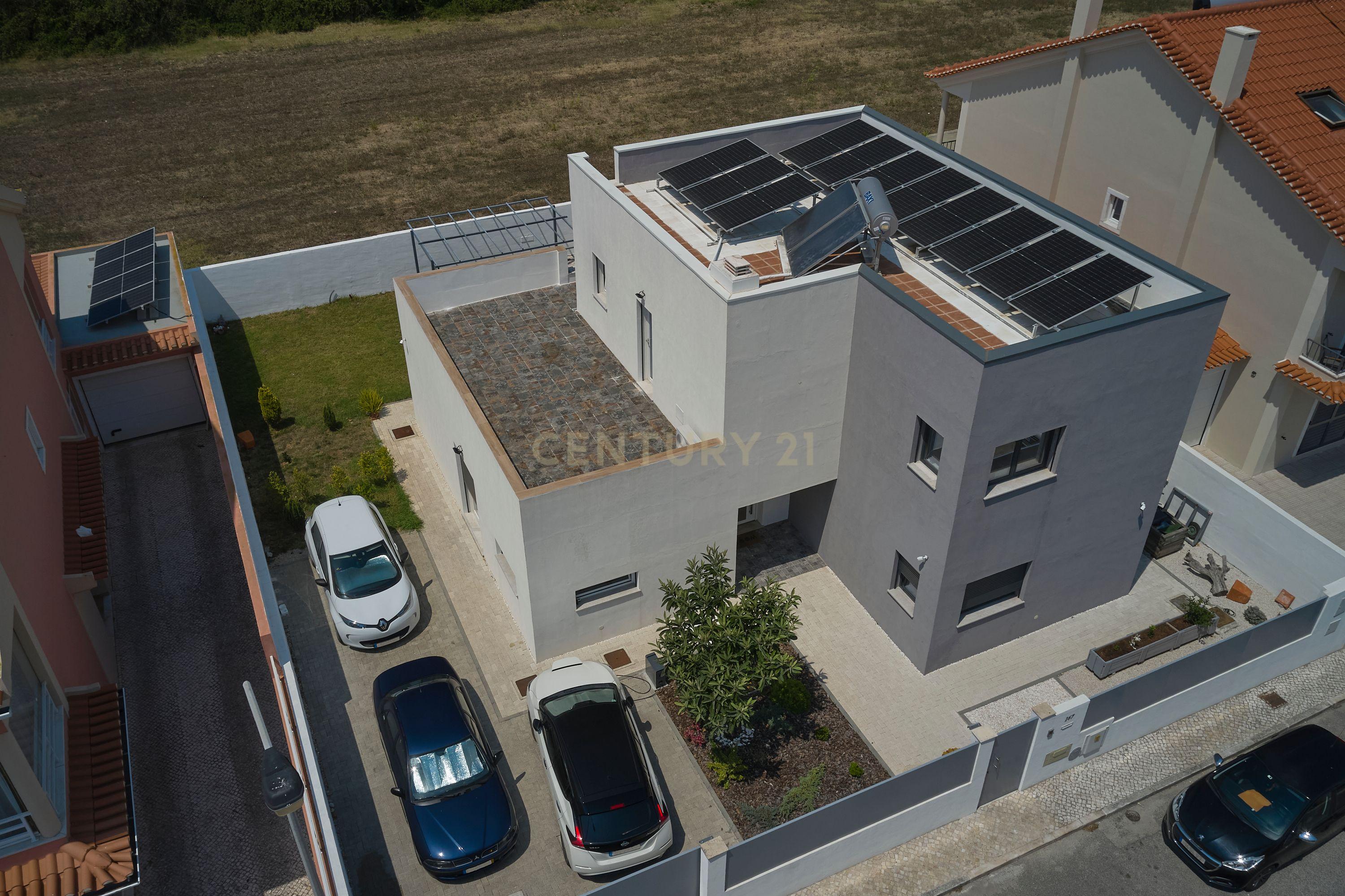 Fotografia 3 de Moradia Contemporânea T3 + Escritório, com Jardim e Painéis Solares em São Domingos de Rana, Cascais