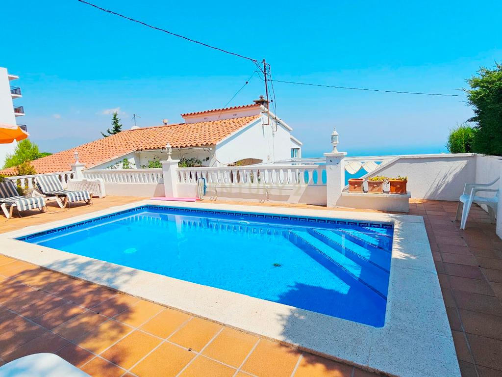 Cobertura com terraço, jardim e piscina privada com vista para o mar em Llançà - Image 35