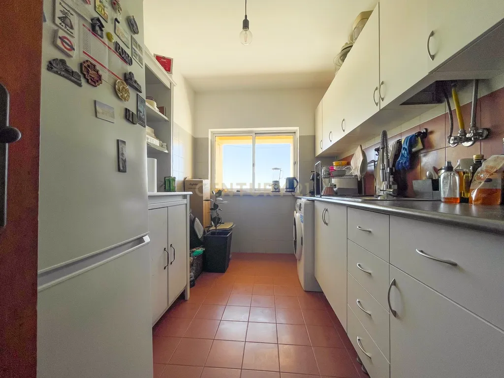 Apartamento T2 com Excelente Localização no Monte de Caparica - Image 7