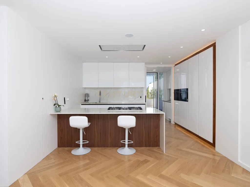 Moradia T5+1 Luxuosa no Estoril - Image 6