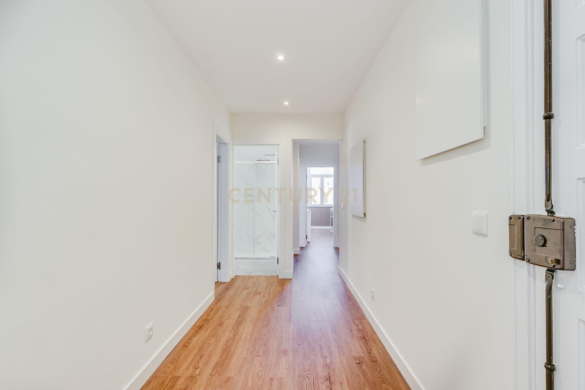 Apartamento T2 Remodelado em São Domingos de Benfica, Lisboa - Image 7