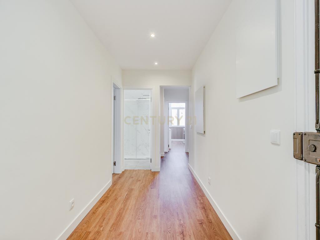 Apartamento T2 Remodelado em São Domingos de Benfica, Lisboa - Image 7