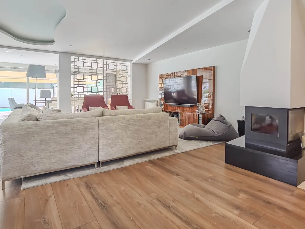 Luxuosa Moradia T3 em Gondomar com Vista Panorâmica e Piscina - Image 8