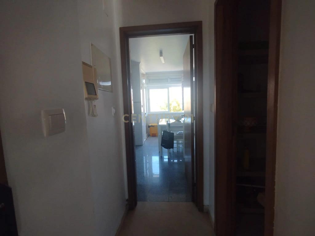 Apartamento T3 com Excelente Exposição Solar, Arrecadação e Ótima Localização no Monte da Caparica - Image 63