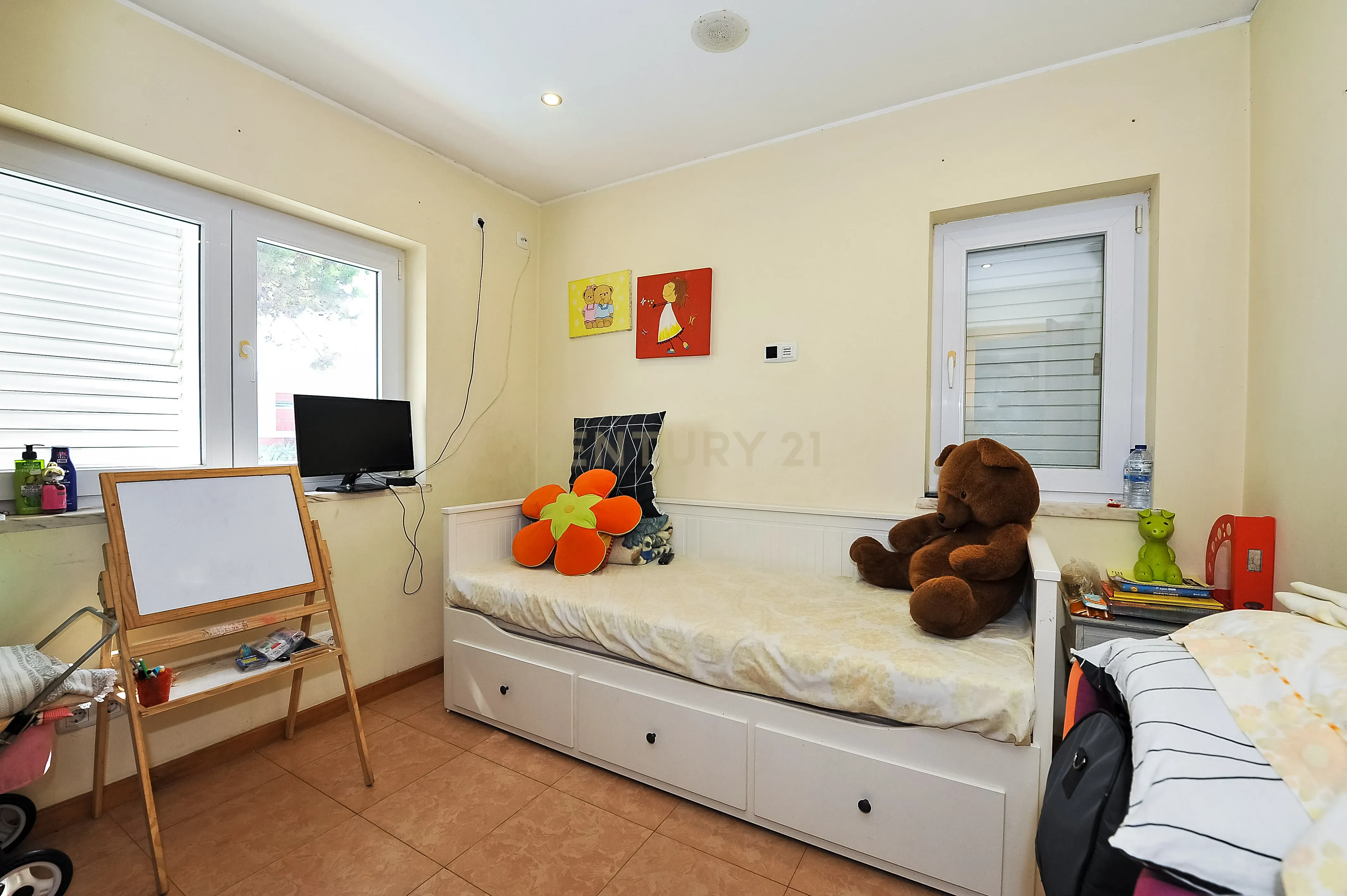 Moradia Isolada T4 Piscina e Cave - Image 18