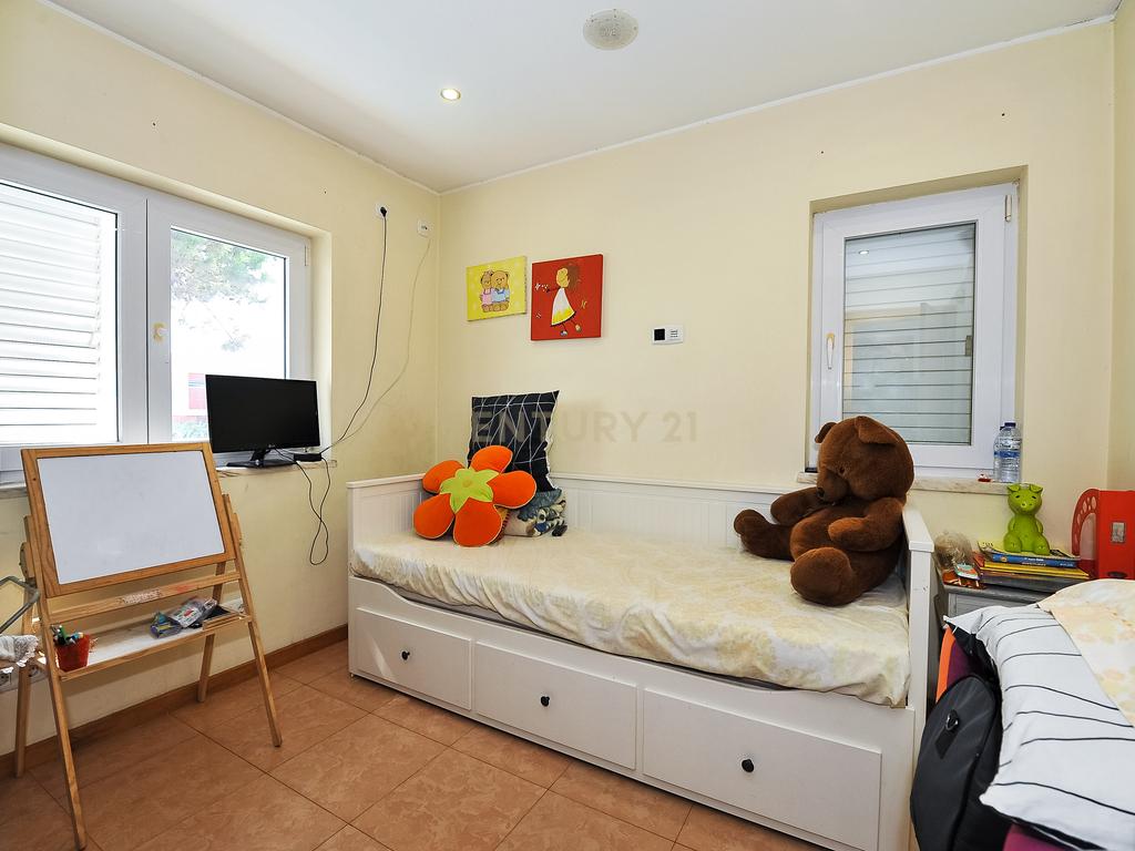 Moradia Isolada T4 Piscina e Cave - Image 18