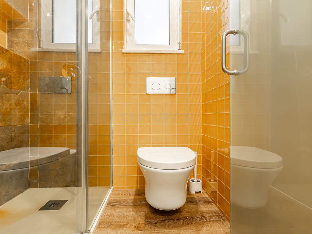 Apartamento T2 Remodelado com Terraço na Baixa de Lisboa - Image 16