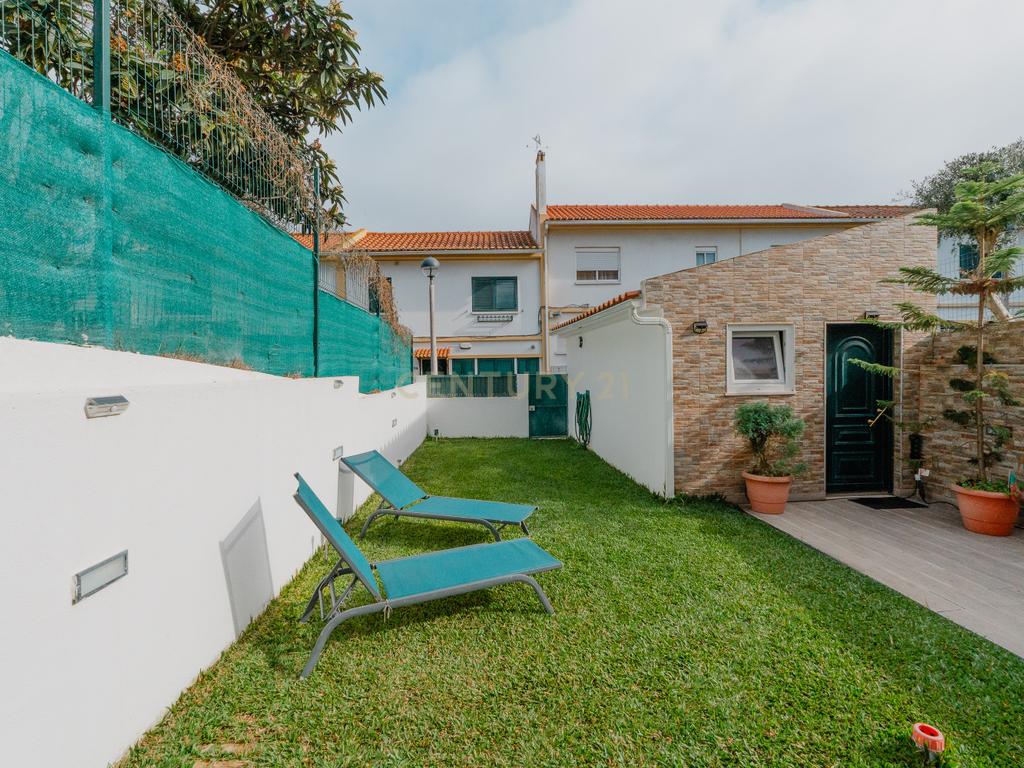Moradia T4+1 com garagem no Bairro da Petrogal - Bobadela - Image 2