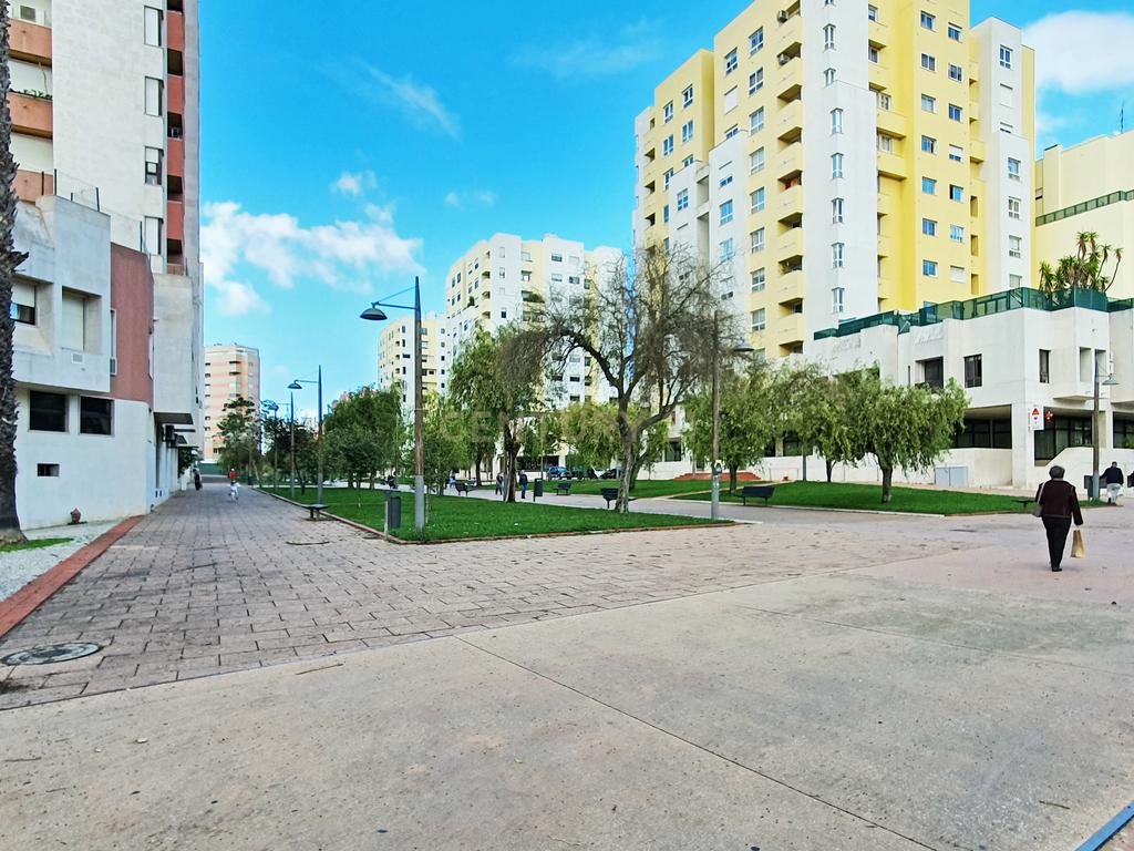 Escritório/Consultório para arrendamento | Excelente Localização | Zona Premium de Telheiras | - Image 22