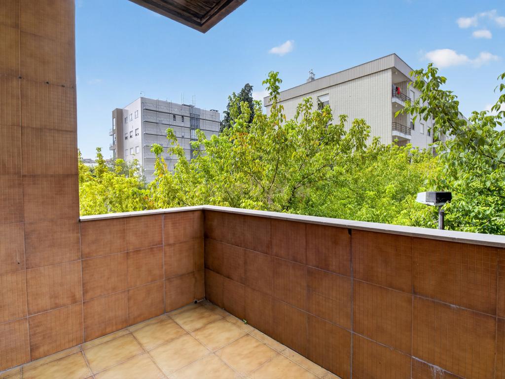 T3+1 com Garagem Fechada e Elevador | Lomar – Braga - Image 24