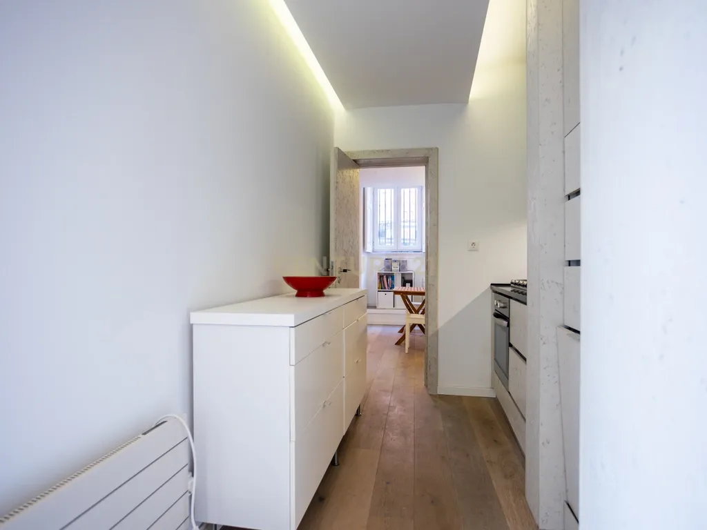 Apartamento T1+1 com logradouro a venda em Campo de Ourique! - Image 6
