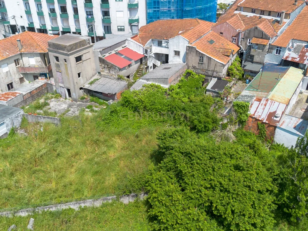 Prédio para reabilitação com terreno e viabilidade para construção na Venda Nova, em Rio Tinto - Image 34